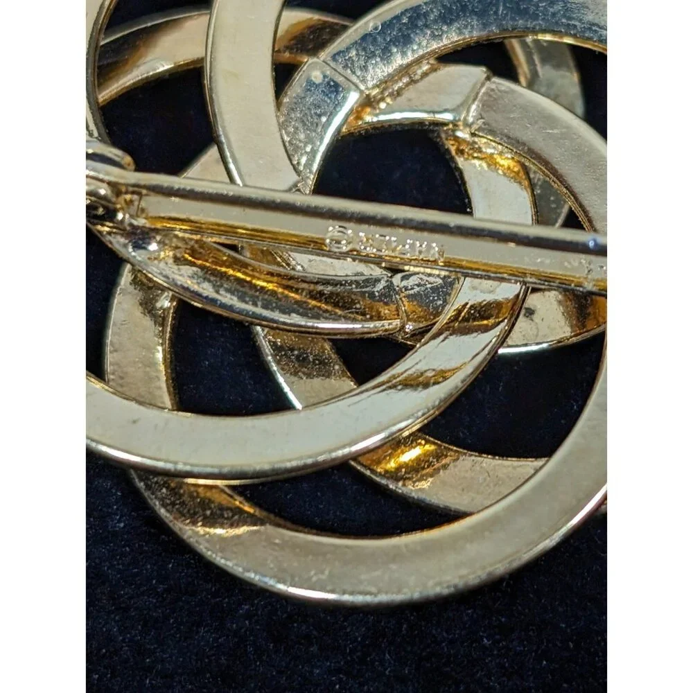 Vintage Napier Gold Tone Open Metal Work Knot Round‎ Pin Brooch